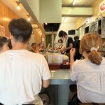 お好み焼き きしべ  - 半分くらいが外国の人