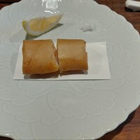開化亭 - エビとホタテの春巻き。パリパリから海鮮の香りが素晴らしいです。