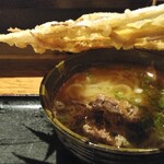大地のうどん 博多駅ちかてん - お肉とおうどんが見えます