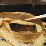 大地のうどん 博多駅ちかてん - ごぼう天はひとつひとつ剥離して食べました