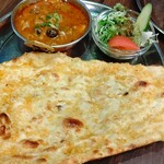 インド料理 ムンバイ - 料理写真:しめじとチキンとオニオンナン