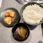 和牛焼肉わ - ご飯、味噌汁、キムチ