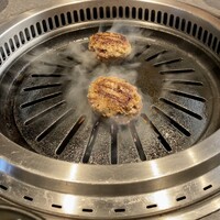 和牛焼肉わ - ロースターでジュージュー焼くだなんて贅沢〜♪