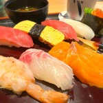 Sushi Hamazushi - Ａランチ　¥1,480
                        シャリは小さめ、ネタは大きめ