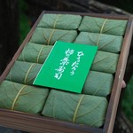 柿の葉すし ひょうたろう - 出てきました！柿の葉すし