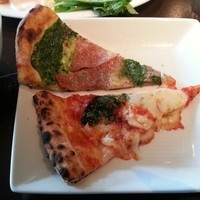 ゼックスウエスト ザ バー - ピザは２種類