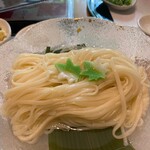 吉野本葛 天極堂 - うどんの麺にも葛が練り込まれています。