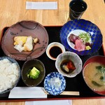 Shunno Obanzai Jizake No Haze Yan - 令和5年8月 ランチタイム
                        お魚定食 990円
                        カツオ、キハダまぐろ刺身、銀鮭の西京焼き、小鉢2種、ご飯、みそ汁、漬けもの