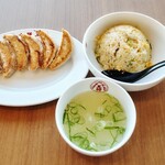 大阪王将 - 餃子270円、ミニ炒飯430円