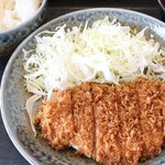 かつどんのかつどん家 - ロースカツ定食(厚切りロース肉)980円