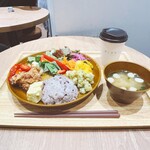 鳥〇食堂×タニタカフェ  - 
