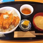 Wakasa Shouyu Katsudon To Tonjiru Gensemmi Kaku Umamonya - 醤油かつ丼（1100円）