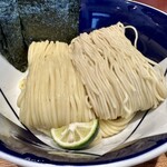 つけそば 神田 勝本 - 2種類の麺(海苔も香り高く美味しい)