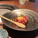 赤羽 友星 - ユッケは厚みがあり食感も楽しめます