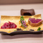 鮨 冨味 - 鯨の尾の身 つぶ貝 鰹の漬けの唐揚げ