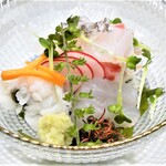 かんざ - タイの洗い、ハモの湯引き、アイナメの刺身、梅肉醤油