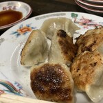 中華飯店 新宝楽 - ころんとした形の餃子