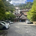 ホテル湯西川 - ホテル遠観。お盆休みに入ったので混み合ってる。