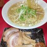 ラーメンつり吉 - 冷たい梅塩ラーメン麺リフト