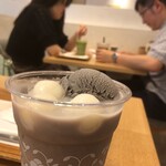 ナナズグリーンティー - 黒胡麻あん白玉フローズン。そしてなんとなく世の中捨てたもんじゃないなと 何故か思う