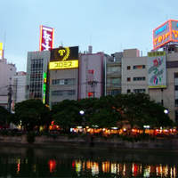 芝 - 福岡の地でロングセラーの人気店です。夜景がのぞめる部屋もあります。