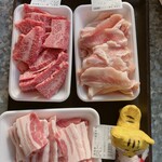 牛萬 - 肉3種類　※買ったものは、持って来てくれます