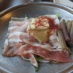 元湯雄山閣 - 豚肉とミズの胡麻味噌バター焼き