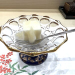 鮨 天ぷら 祇園いわい - デザートはミルクプリンと桃のジュレ