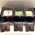 鮨 天ぷら 祇園いわい - お塩は3種類
      カラスミ、わさび、カレー