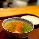 馳走 啐啄一十  - キンメ。 みなさんが、肉料理2品目を召し上がってる時、僕はキンメの椀。 一品目のナスとも、三品目のクエとも異なる出汁。 そろそろ記憶が曖昧で、出汁の詳細不明。 少し甘み成分が足されてたような。 椀にぴったりのキンメで最後にふさわしい品でした。