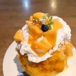 BHM’S cafe - 完熟で甘味タップリなマンゴーと生クリーム、
ブルーベリが載ってた。