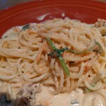 BHM’S cafe - 上に載ってる明太子を混ぜて食べると
一味のピリ辛感が増し、ミルキーさは影を潜め
明太子の塩感で塩が割と強めに感じる味わいとなる。

そして鮭は塩鮭なので
シッカリと塩味が効いてて、更に、、、（笑）