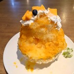 BHM’S cafe - かき氷のマンゴーソースも
丁寧に満遍なく氷に掛けられてて
味付けの無い部分は無い
なのでこれだけの時間が掛かるのかも❔
マンゴソースも市販品だろうけど
マンゴーの旨味シッカリな味わいで美味しいよねえ❕