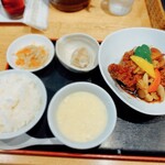 恵比寿餃子 大豊記 - やわらかロースの黒酢酢豚定食