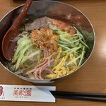Mikaen Chuuka Tetsunabe Ton - 韓国冷麺