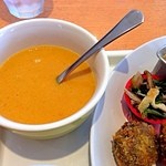 TO-FU CAFE FUJINO - こちらも+300円ですまし汁→豆乳スープにアップグレードできます。味はニンジンとじゃがいもの2種類から選べます。写真はニンジン。かなり濃厚です。