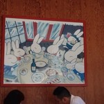 TO-FU CAFE FUJINO - 過去何度か利用していて1階も2階も使ったことありますが、いずれもうさぎのイラスト画がいっぱいかざってあります。ちなみに白うさぎは、豆腐のやわらかさとあたたかみをイメージしたキャラクターとのこと。