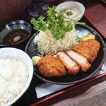 Tonsaku - ロースかつ定食 税込1350円。どんぶりご飯、冷奴、沢庵、梅干し付き。