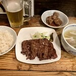 一隆 - 「牛タン焼定食〈1人前6切れ〉（税込￥1,400）」「牛タンしぐれ煮（税込￥500）」「生ビール〈中ジョッキ〉（税込￥550）」