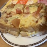 コメダ珈琲店 - 料理写真:たっぷりたまごのピザトースト