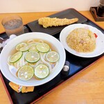 やなぎ屋 - これで930円
            コスパはあまりよろしくないかも