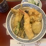 Tensuzu - 天丼特上　2,530円　税込 海老一本、海老かき揚げ、魚二品、野菜二品