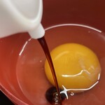 ラーメン もっけだの - 『朝食セット(ラーメン)+あぶら飯』の『生卵+カエシダレ』