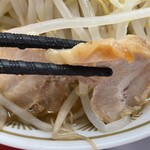 ラーメン もっけだの - 『朝食セット(ラーメン)+あぶら飯』の『ハーフラーメンニンニク野菜マシマシ』の豚