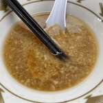 ラーメン もっけだの - 『朝食セット(ラーメン)+あぶら飯』の『ハーフラーメンニンニク野菜マシマシ』のスープ