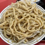 ラーメン もっけだの - 『朝食セット(ラーメン)+あぶら飯』の『ハーフラーメンニンニク野菜マシマシ』の天地返し