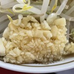 ラーメン もっけだの - 『朝食セット(ラーメン)+あぶら飯』の『ハーフラーメンニンニク野菜マシマシ』のニンニク