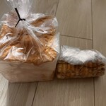 Bakery ALToco - 柔らかい方の食パンとかメープルラウンド　メープルのサイズが可愛い！！お店でも美味しそうな香りを漂わせていました！メープルとパンの割合がちょうどよくて柔らかくて最高(´♡ω♡`)