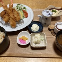 季節の魚と釜飯 魚信 - エビフライミックス定食