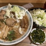 Keika Ramen - 太肉麺　大盛り　キャベツ、茎わかめ